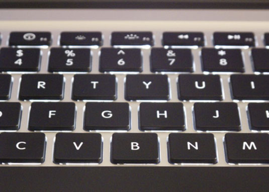 This photograph reveals the maximum zoom at its closest focusing distance (30 cm).