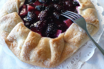 The glistening highlights on this fruit tart make for an appetizing treat. [Credit: Focal length: 3