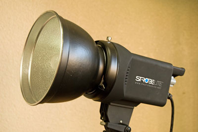 A strobe monolight.