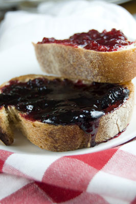 A little too much jam creates a delicious drip. [Credit: Focal length: 38mm, Shutter speed: 1/125 s