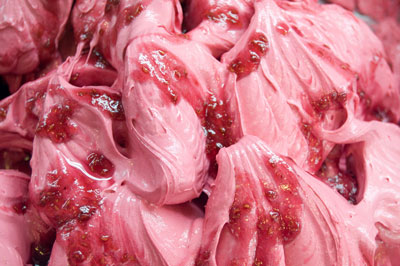 A tray of glossy gelato helps extend shooting time. [Credit: Focal length: 55mm, Shutter speed: 1/3