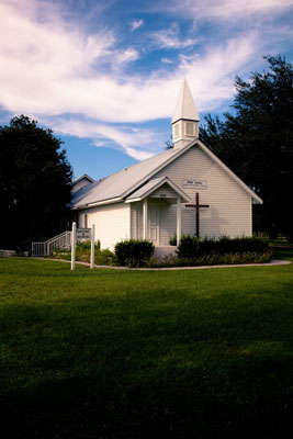 Setting the steeple off to one side and using the dark grass to draw the viewer’s eye to the