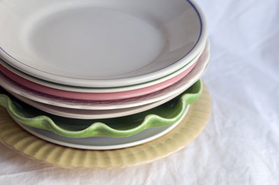 Colorful plates provide variety. [Credit: Focal length: 85mm, Shutter speed: 1/50 sec., Aperture: f
