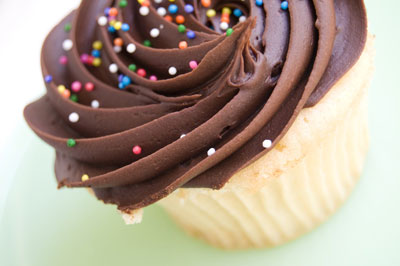 A delicious cupcake makes an appetizing photo. [Credit: Focal length: 55mm, Shutter speed: 1/25 sec