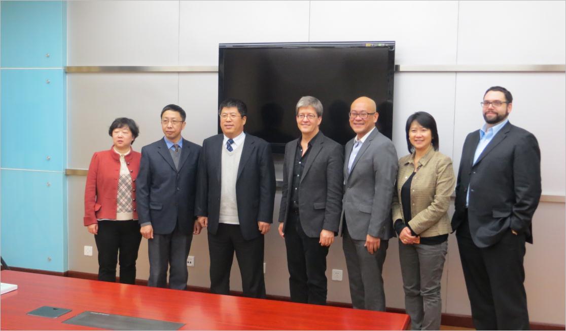 Miron先生(左四)与中国科学技术信息研究所领导合影