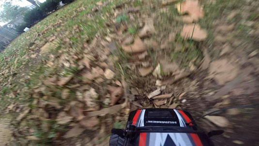 GoPro montado en un coche de radio control capturado con exposición normal.